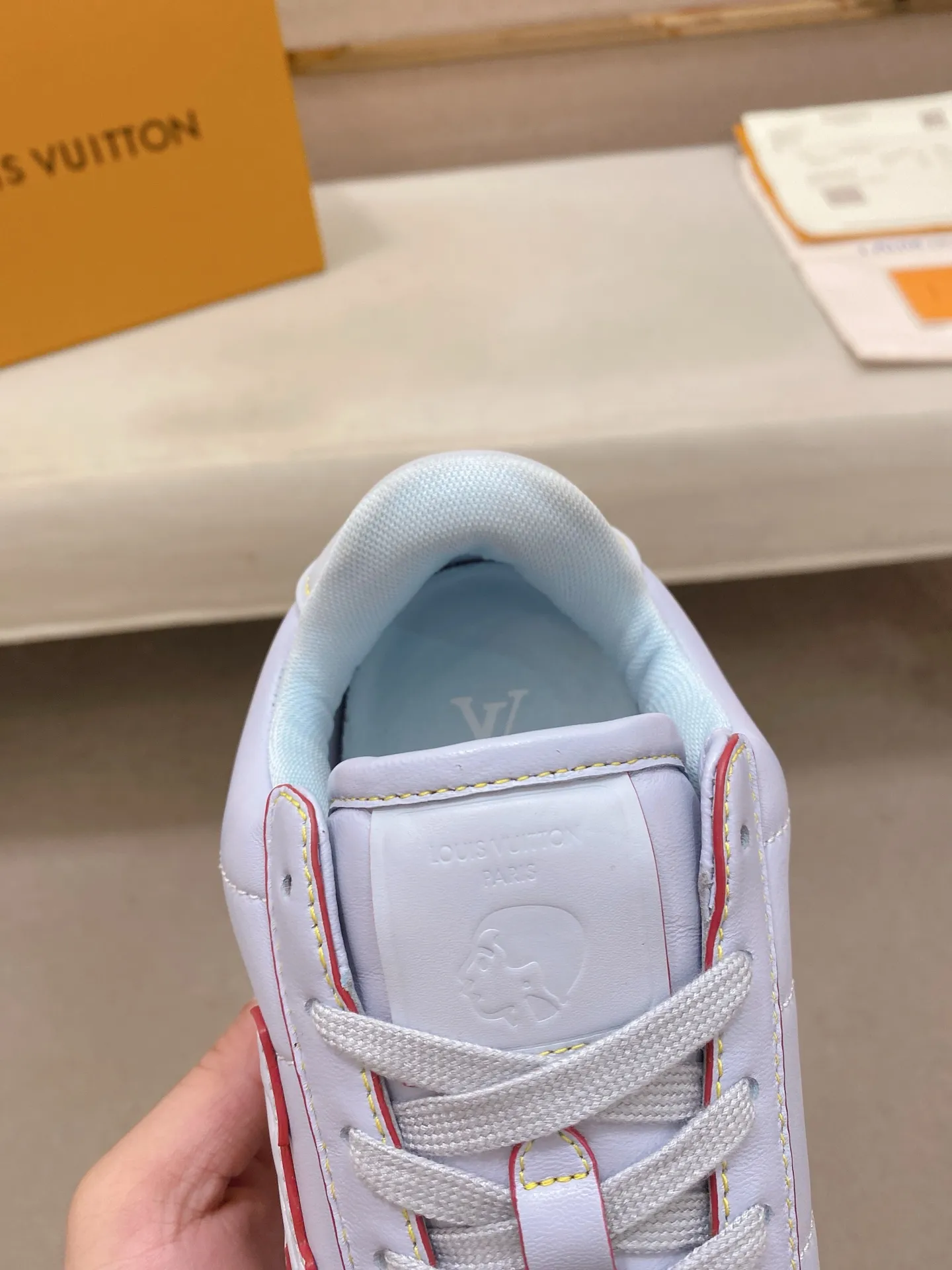 Men's shoes💰: Couple style 700💰LOUIS VUITTON Footint Soccer sneakers‼ ️ The top version, the same sneakers for LV couples. You will look fashionable when you wear them. This Footint Soccer sneaker was unveiled in the 2025 spring and summer series fashion show. The tongue is embellished with the Lvers United badge inspired by the football team. The rubber sole of the foot is decorated with multiple Louis Vuitton logos. The original latest packaging. Fabric: original imported cowhide. Lining: original imported breathable mesh. Foot pad: original injection molding pad. Outsole: original molded T combination outsole. Size: 35-45.